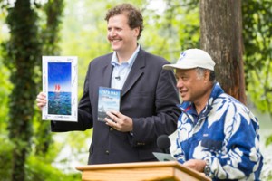 LONGWOOD UNIVERSITY Nainoa Thompson, right, president of the Polynesian Voyaging Society and Master Navigator of the Hokule’a, stands with Longwood President W. Taylor Reveley IV.