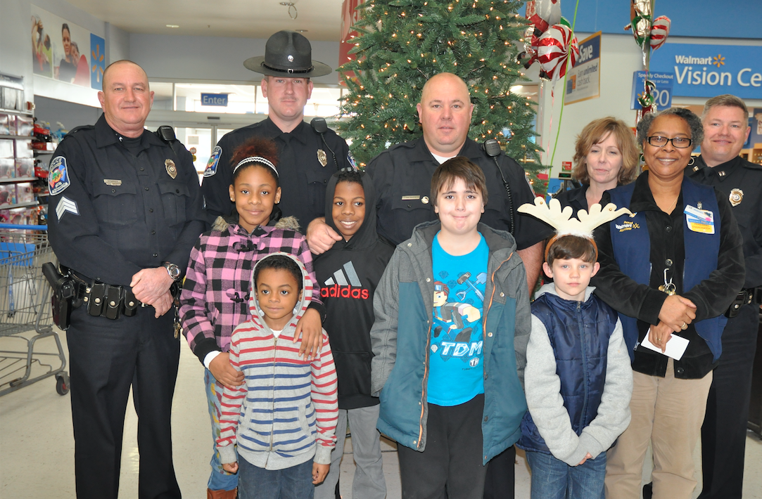Police bring smiles to children Farmville Farmville
