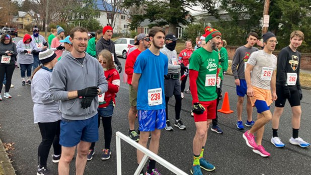 Jingle Bell Run Races Down The Avenues Farmville Farmville Jingle Bell Run Races Down The Avenues Farmville Farmville